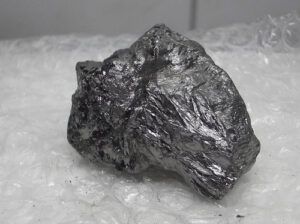Difference Between Graphite and Carbon % Что такое природный и искусственный графит и области их применения
